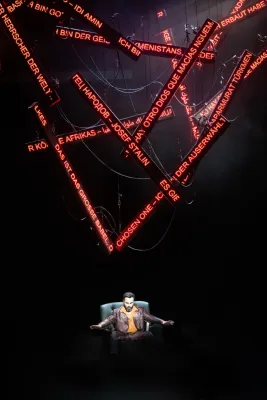 Bild: Leuchtende Worte für Verdi: LED Laufschriften von Daylite® gestalten Bonner „Nabucco“-Inszenierung