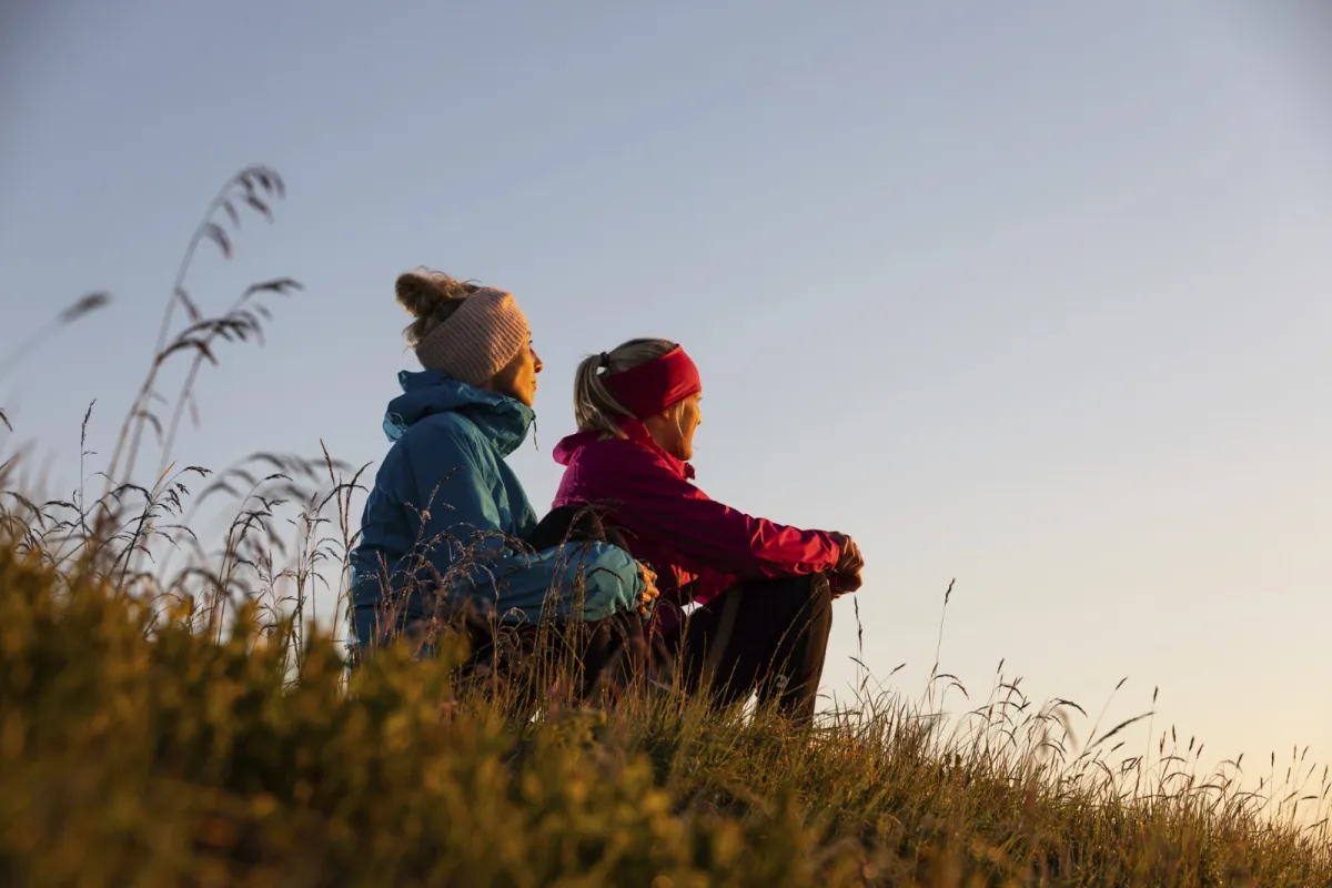 Von Juli bis Anfang September finden die Sonnenaufgangswanderungen im Alpbachtal statt. (© Alpbachtal Tourismus)