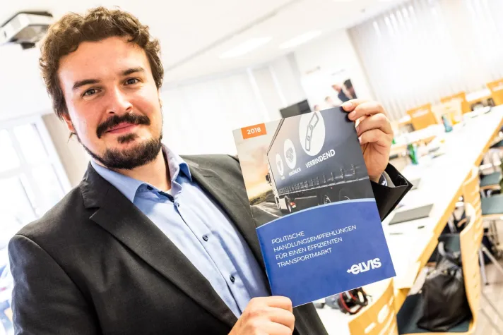 Bild: ELVIS wagt sich auf das politische Parkett