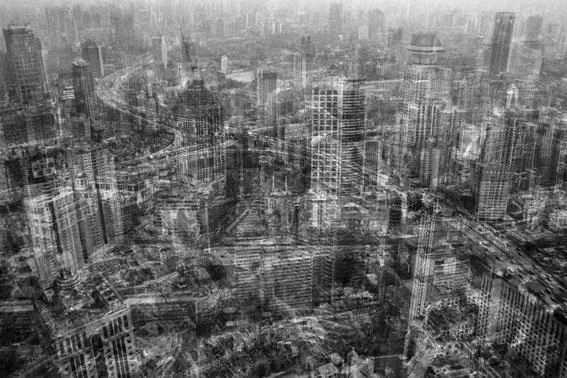 Bild: »netropolis« von Michael Najjar auf der zehnten Paris Photo vom 16. bis 19. November 2006