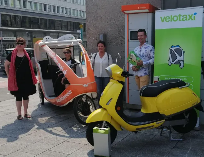 Swobbee erobert Frankfurt! Velotaxi präsentiert erste Akkuwechselstation an der Konstablerwache Bild: Swobbee erobert Frankfurt! Velotaxi präsentiert erste Akkuwechselstation an der Konstablerwache