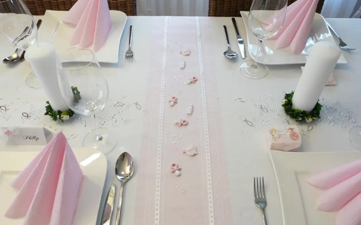 Tischdeko zur Taufe mit Gastgeschenken und Streudeko - tischdeko-online (© Jola Simer, 26.06.2021, tischdeko-online, Dorsten)