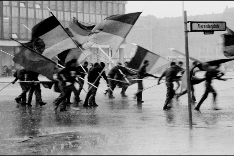 Neue Sonderausstellung in der BallinStadt: „Ost-Berlin – Leben vor dem Mauerfall“ Bild: Neue Sonderausstellung in der BallinStadt: „Ost-Berlin – Leben vor dem Mauerfall“