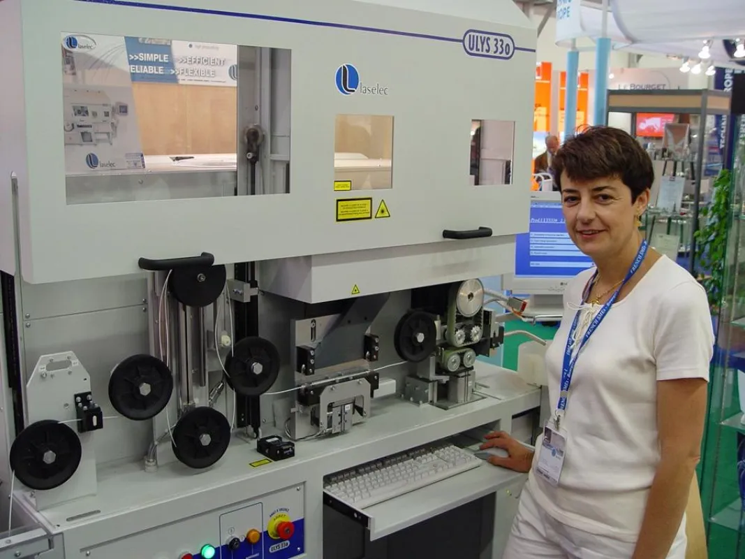 Marie-Line Clemencon-Laval, Sales Director von Laselec, stellt die neuen Baureihen des in Europa führenden Spezialisten für Kabelmarkierungen vor.