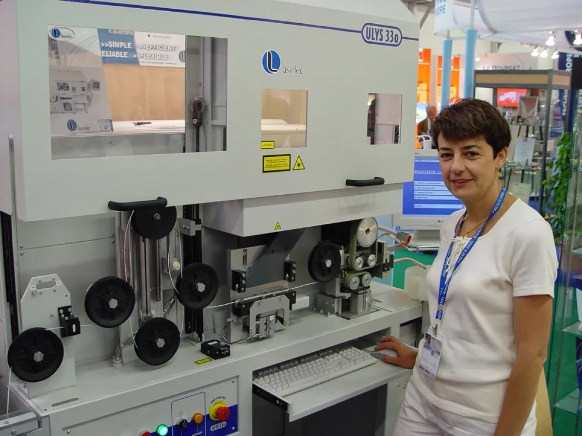 Marie-Line Clemencon-Laval, Sales Director von Laselec, stellt die neuen Baureihen des in Europa führenden Spezialisten für Kabelmarkierungen vor.