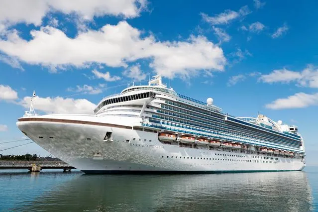 Mit der Emerald Princess ab Warnemünde in Richtung Baltikum oder über den Atlantik Bild: Mit der Emerald Princess ab Warnemünde in Richtung Baltikum oder über den Atlantik