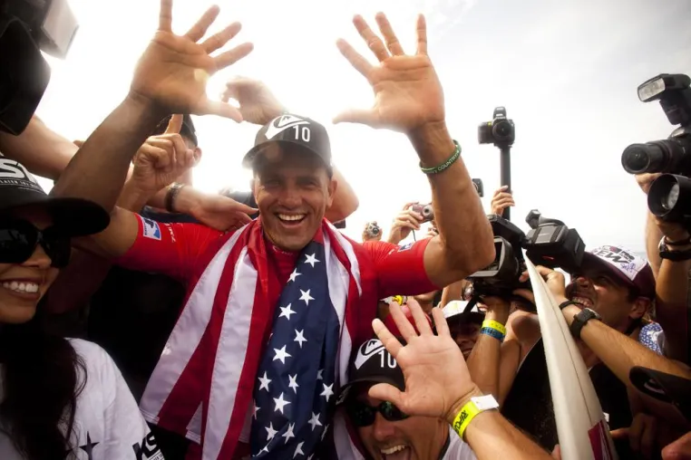 Kelly Slater gewinnt sensationell 10. ASP-Weltmeister-Titel Bild: Kelly Slater gewinnt sensationell 10. ASP-Weltmeister-Titel