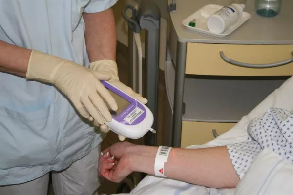 Bild: Sichere Patientenidentifikation mit Armilla Patientenarmbändern