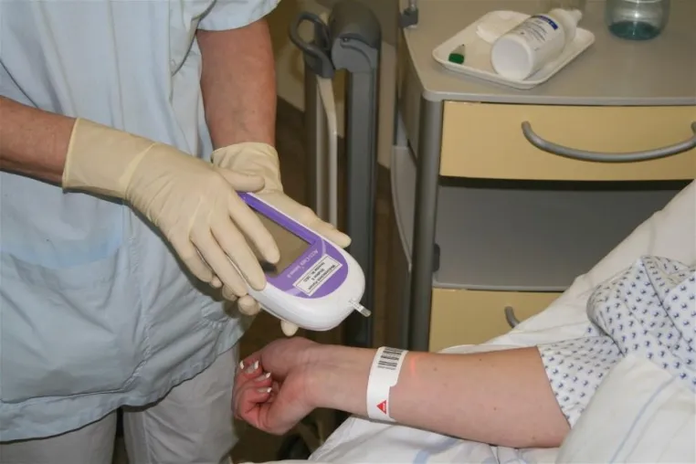 Bild: Sichere Patientenidentifikation mit Armilla Patientenarmbändern