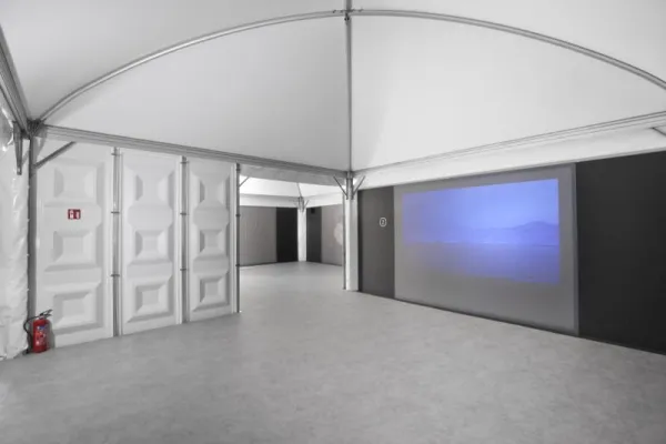 Bild: Filminstallation in ELA Ausstellungsräumen
