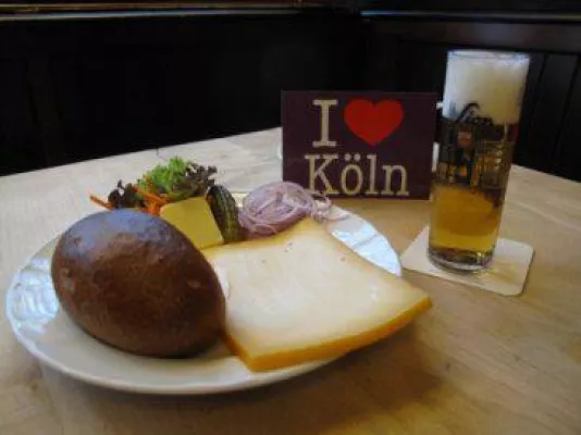 Amüsante und erfrischende Brauhaustour mit Verköstigung durch die Kölner Altstadt Bild: Amüsante und erfrischende Brauhaustour mit Verköstigung durch die Kölner Altstadt