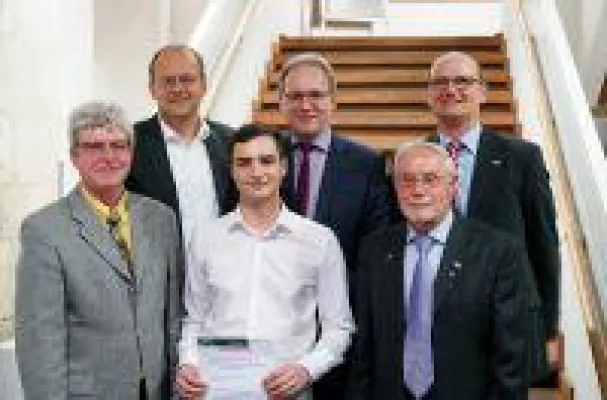 Bild: Verleihung des IfKom-Preises 2018  an B. Eng. Christian Seebauer an der OTH Regensburg