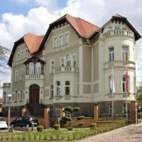 Bild: AENGEVELT vermittelt Verkauf einer Bürovilla in Magdeburg