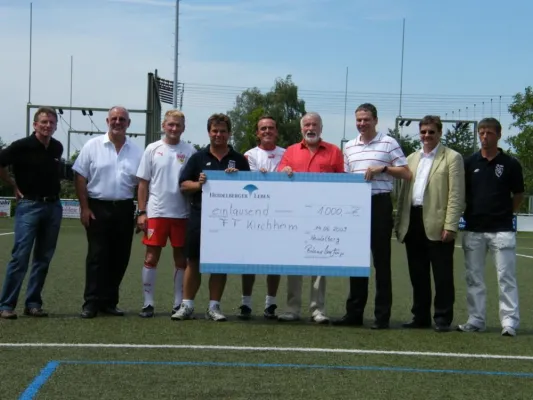 Bild: Heidelberger Leben mit regionaler Fußballjugend am Ball