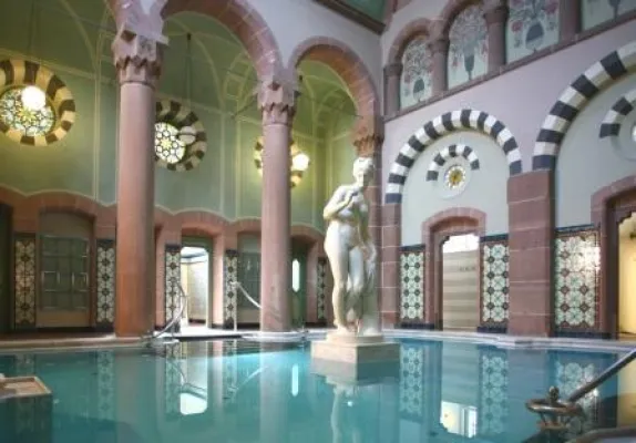 Bild: Orient trifft Moderne mitten im Schwarzwald Palais Thermal - Historische Badekultur in Bad Wildbad