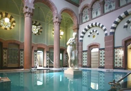 Bild: Orient trifft Moderne mitten im Schwarzwald Palais Thermal - Historische Badekultur in Bad Wildbad