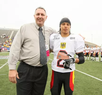 Bild: Deutsche Reihenhaus sponsert WM-Teilnahme von Football-Nationalspieler und All-Star-Team-Mitglied Nico Lester
