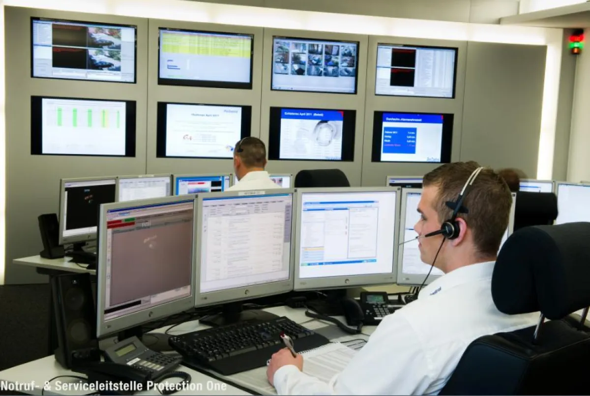 Sie sind die neuen Bodyguards: An den Wachhabenden in Notruf- und Serviceleitstellen kommt niemand mehr unbeobachtet vorbei