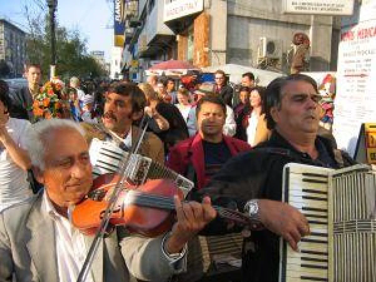 Roma-Musiker (rum. Lautari) auf den Straßen Bukarests