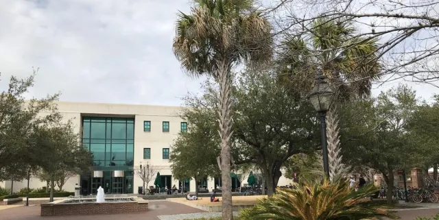 Bild: Studieren an internationalen Hochschulen: Was ist bei der Bewerbung an einer Universität in den USA wichtig?