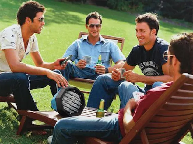 Bild: Der Sommer wird bunt: YAMAHA Music In Living Colour – farbenfrohe Soundsysteme für Smartphone & Tablet