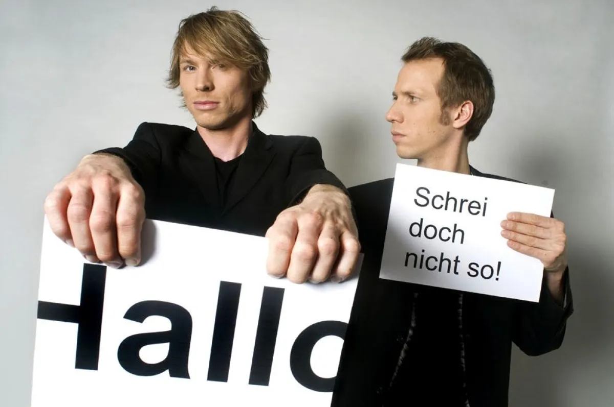 OHNE ROLD, Comedy-Duo aus der Schweiz, begeistern Ihr Publikum mit außergewöhnlicher Comedy. Am 18.10. spielen sie