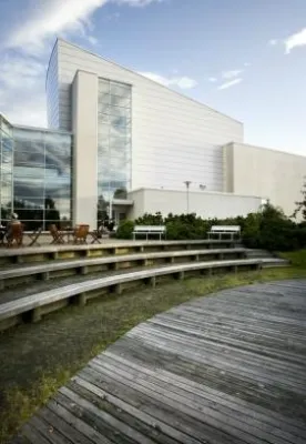 Bild: Kuhmo Kammermusikfestival zeigt Sehkunst: »Scheinwerfer richten sich auf Esa Riippa und Vesa Varrela«