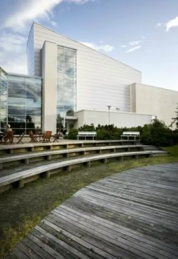 Kuhmo Kammermusikfestival zeigt Sehkunst: »Scheinwerfer richten sich auf Esa Riippa und Vesa Varrela« Bild: Kuhmo Kammermusikfestival zeigt Sehkunst: »Scheinwerfer richten sich auf Esa Riippa und Vesa Varrela«