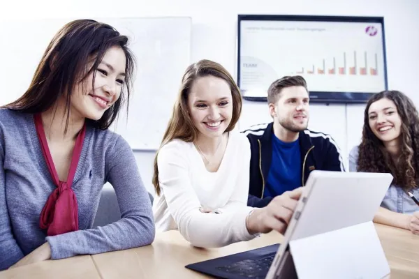 HDWM setzt auf modernste IT: Cloud-Lösungen für Studierende, Professoren und Mitarbeiter Bild: HDWM setzt auf modernste IT: Cloud-Lösungen für Studierende, Professoren und Mitarbeiter