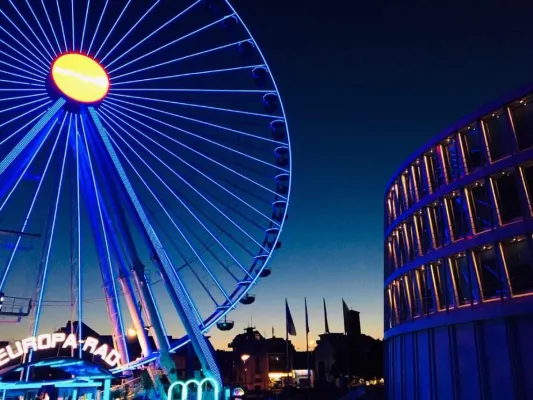 Bild: Corona-konformes XING-Networking mit Ellen Kamrad am Kölner Riesenrad