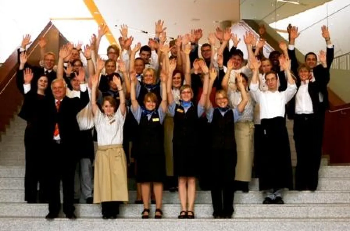 Azubis samt Hoteldirektoren der Marriott Hotels im Ruhrgebiet