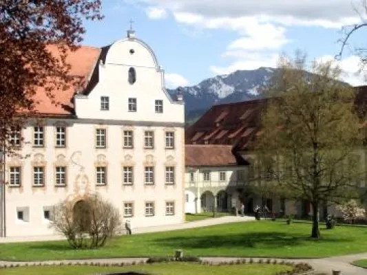 Bild: Ehemalige treffen sich im Kloster Benediktbeuern