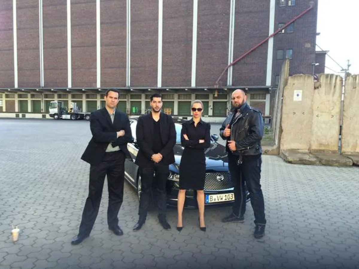 Birte Glang als französische Gangsterbraut 