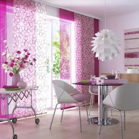 Neuer Wohn-Trend - Dekorative Fenstergestaltung: Flächenvorhänge als Raumschmuck Bild: Neuer Wohn-Trend - Dekorative Fenstergestaltung: Flächenvorhänge als Raumschmuck