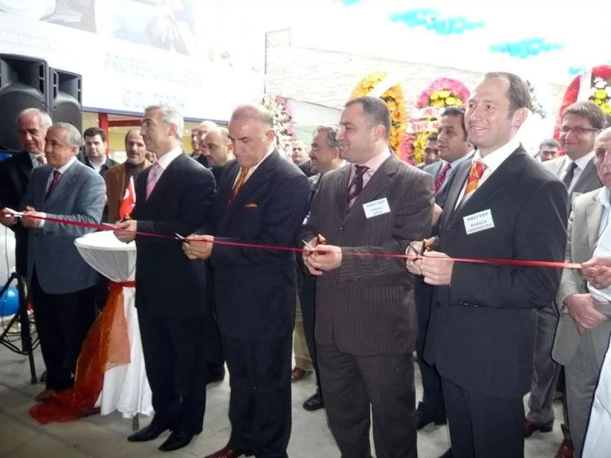 Geschäftsführer Markus Obermeyer und der Bürgermeister von Istanbul eröffnen die neue Niederlassung am Schwarzen Meer