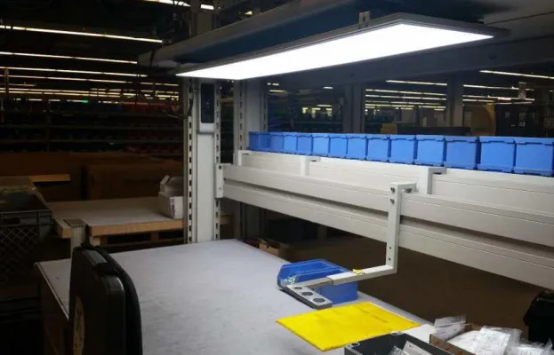 Qualitätssicherung mit optimaler Arbeitsbeleuchtung Bild: Qualitätssicherung mit optimaler Arbeitsbeleuchtung