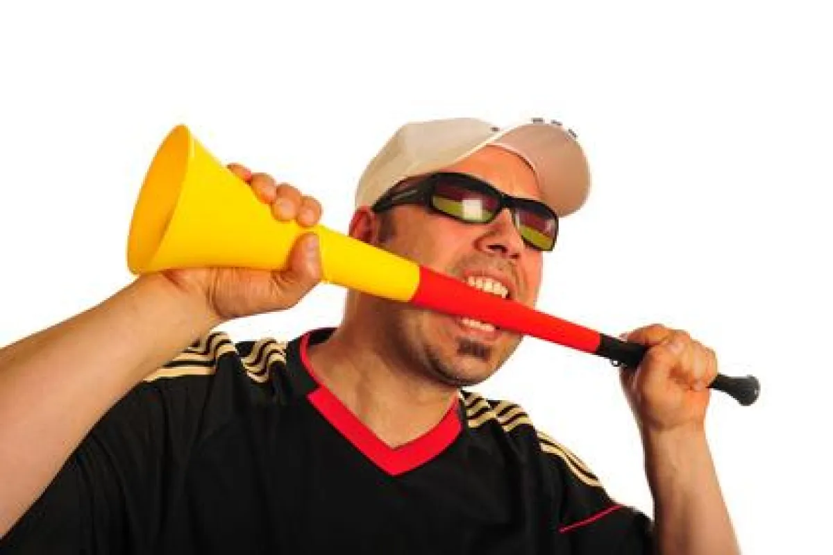 Zu jedem neugebuchten Aktionsserver von simply root gibt's noch eine Vuvuzela.
