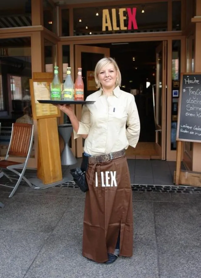 Systemgastronomie als Karrieresprungbrett: Mit guter Laune, Organisationstalent und Teamfähigkeit steht Azubis der Weg in diesen pulsierenden Wirtschaftszweig offen.