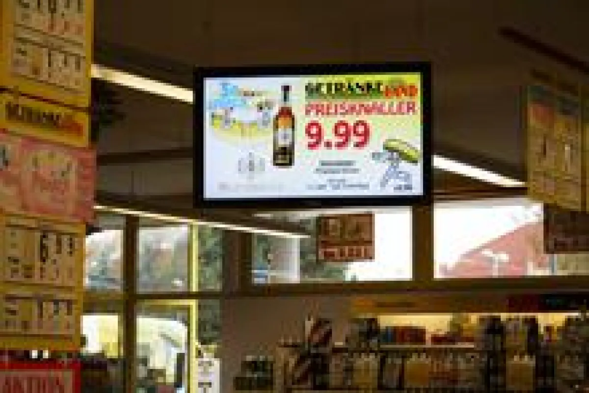 Werbung auf Digital Signage System von NEXGEN smart instore bei Getränkeland Heidebrecht
