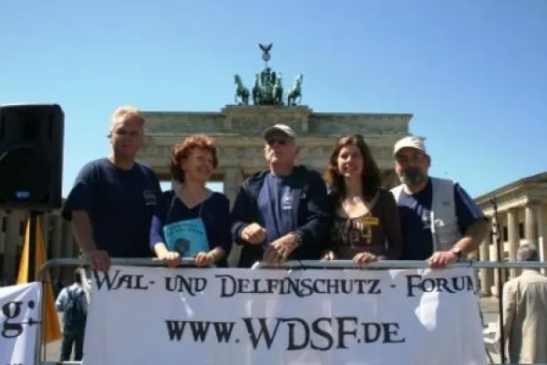 Bild: Politischer Erfolg für die Delfine in Berlin / Delfin-Show im Heidepark Soltau schließt
