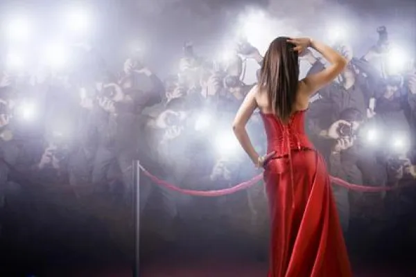 Bild: Rani Mukherjee als wagemutige Polizistin in Pradeep Sarkars „Mardaani“