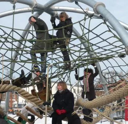 Bild: Neue Bogen-Raumnetze offiziell vorgestellt: Die COROCORD Raumnetz GmbH erweitert Spielgeräte-Sortiment