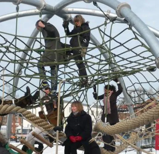 Bild: Neue Bogen-Raumnetze offiziell vorgestellt: Die COROCORD Raumnetz GmbH erweitert Spielgeräte-Sortiment