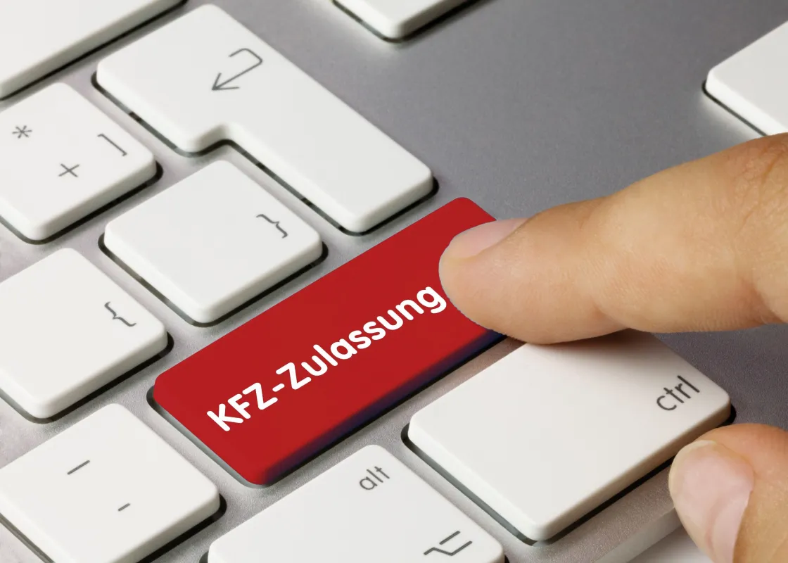 Mit der internetbasierten Kfz-Zulassung (i-Kfz Stufe 4) wurde der Zulassungsprozess vereinfacht. (© Adobe Stock/momius)