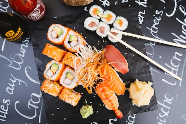 Bild: Liebesgeständnis an das Sofa: Die Deutschen verbringen den Valentinstag am liebsten zu Hause