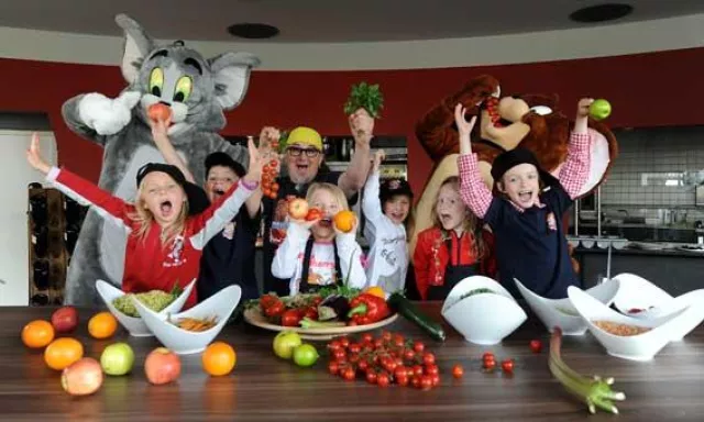 Bild: Stefan Marquard und Tom & Jerry erobern REWE Family – Das Sommerfest