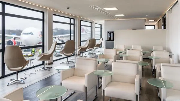 Bild: Cramo Adapteo errichtet neue Lounge am Airport Berlin-Tegel