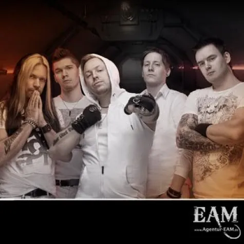 Bild: My Dear Addiction unterschreiben weltweiten Bookingvertrag mit EAM