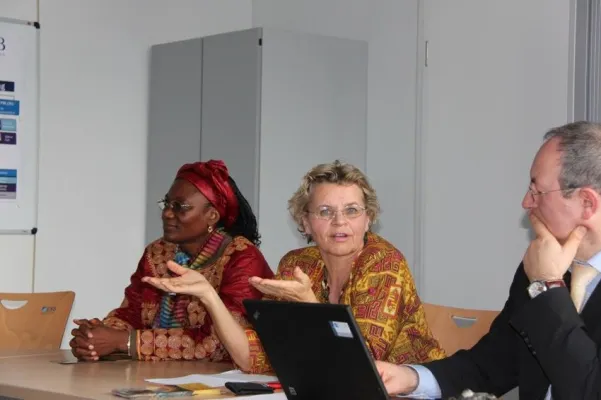 Bild: Hilfe für Frauen und Mädchen in Afrika