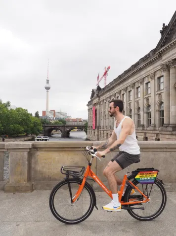 Bild: Ride with Pride: Donkey Republic unterstützt CSD Berlin mit Freifahrten und Spenden